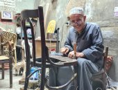 شاهد حكاية "عم نبيل" مع 70 سنة من صناعة كراسى الكانيه "التراثية"
