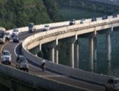 عجائب البنية التحتية.. تجربة قيادة السيارات وسط النهر فى الصين.. فيديو
