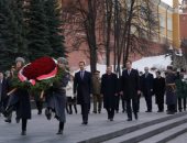 الرئيس السورى يضع إكليلا من الزهور على ضريح الجندى المجهول فى موسكو