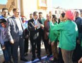محافظ الغربية يشهد فعاليات توعوية نظمتها شركة المياه للطلاب بساحة المسجد الأحمدى