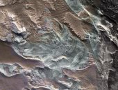 العلماء يكتشفون دلائل على وجود نهر جليدى حديث فوق سطح المريخ