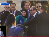 الرئيس السيسى يلتقط صورا تذكارية مع المشاركين فى مبادرة "كتف فى كتف"