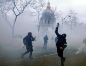 السجن 10 أشهر لفرنسى ألقى مقذوفات حارقة على الشرطة باحتجاجات ضد قانون التقاعد