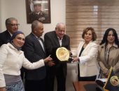 حماة الوطن يكرم نادية مكرم عبيد لدورها فى خدمة قضايا البيئة.. صور