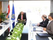 محافظ أسوان يلتقى مساعد وزير الرى لبحث فرص الاستثمار الواعدة