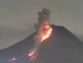 بركان ميرابى الإندونيسى يثور من جديد ويطلق حمما ساخنة.. صور