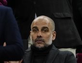 برشلونة ضد الريال.. جوارديولا يساند البارسا من مدرجات كامب نو