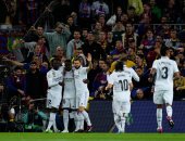 برشلونة يقتنص التعادل الإيجابي أمام ريال مدريد في الشوط الأول.. فيديو وصور
