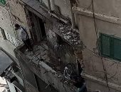 انهيار شرفة عقار بطريق كورنيش الإسكندرية وحى وسط يتدخل لإزالة الأجزاء الخطرة