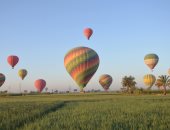 تحليق 55 رحلة بالون على متنها 1500 سائح فى ليلة رمضان بالأقصر.. صور