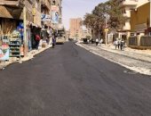 استكمال أعمال رصف شارع "أحمد عنبر" بطهطا فى سوهاج لخدمة تكتل الأثاث