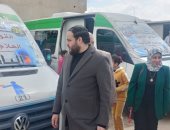 وكيل صحة الإسماعيلية يتفقد قافلة السويدات وفحص 1386 حالة بالمجان