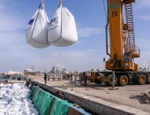 ميناء دمياط يؤكد مزاياه التنافسية بتفريغ وشحن بضائع عامة ونقلها عبر نهر النيل