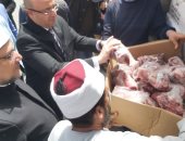 وزير الأوقاف ومحافظ بنى سويف يشهدان استلام كمية من لحوم صكوك الإطعام.. صور 