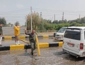 شفط مياه الأمطار من شوارع بنى سويف وتواجد ميدانى لرؤساء المدن ومعاونيهم.. صور