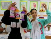 طالبات الوادى الجديد يبدعن فى صناعة فوانيس رمضان من خامات البيئة