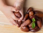 إتيكيت أكل التمور.. وأفضل طريقة لخروج النواة