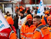 إضراب عمال النقل يشل مفاصل الحياة في ألمانيا