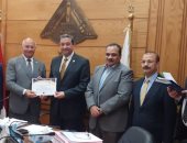 مجلس جامعة بنها يكرم الفائزين بجوائز مصر للتميز الحكومى فى دورته الثالثة