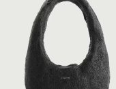 تصميم حقيبة يد مصنوعة من نيزك سقط على الأرض قبل 55 ألف عام