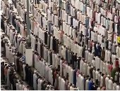المصلون يؤدون الصلاة بالمسجد الحرام فى سطح التوسعة السعودية الثالثة