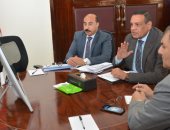 وزير التنمية المحلية يتابع مع المحافظين جهود توفير السلع الغذائية بأسعار مخفضة