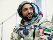 شاهد رائد الفضاء الإماراتى سلطان النيادى يمارس اليوجا فى الفضاء 