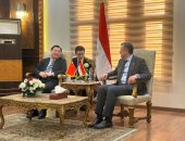 وزير السياحة يستقبل وزير الثقافة والسياحة الصيني والوفد المرافق له بمطار القاهرة الدولي 
