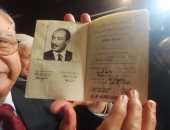 شاهد لحظة وضع جواز سفر الرئيس السادات فى متحفه بمكتبة الإسكندرية