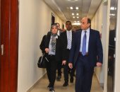 وزير الطيران يباشر سير العمل من مقر الوزارة بالعاصمة الإدارية الجديدة.. صور   