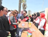 رئيس جامعة السادات تشارك أسرة طلاب من أجل مصر تجهيزات كرتونة الخير
