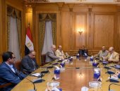 وزير الدولة للإنتاج الحربى يتابع مستجدات بحوث شركات الوزارة
