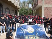 طلاب من أجل مصر بجامعة القاهرة يوزعون 2500 كرتونة مواد غذائية على أهالى البدرشين