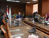 وزير الرى يبحث موقف دراسة تحديد إمكانات الخزانات الجوفية فى مصر