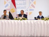الرئيس السيسى يتناول الإفطار مع المواطنين فى الأسمرات ويدير حوارا مفتوحا