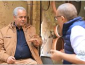 العم محمود 60 سنة فى صناعة الغربال.. القصة والحكاية فى "باب رزق".. فيديو