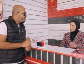 "حياة كريمة" يهدي مواطنا مبلغا ماليا 10 آلاف جنيه.. ويرد: يساعدني على سداد ديوني.. البرنامج يهدي المواطن ميدالية حياة كريمة.. ويدعم بـ 10 آلاف أخرى في صندوق الخدمات بإحدى الصيدليات لصرف الأدوية للمحتاجين