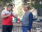 "ناسها البسيطة" يهدي مبلغا ماليا لسائق تاكسي في حلقة عن فضل الأمانة