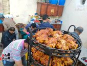 مندى الخير  مبادرة بدأت منذ 24 عاما... إعداد وجبات الدجاج للفقراء والمحتاجين بالوادى الجديد