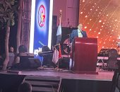 وزير التعليم العالى ورئيس جامعة حلوان يكرمان الفائزين بمسابقة الأنشطة الطلابية