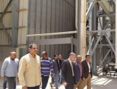 رئيس مركز الداخلة يتفقد جاهزية صومعة شرق العوينات لاستلام أول شحنة أقماح.. صور