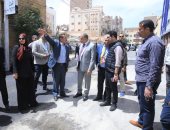 محافظ سوهاج يتفقد أعمال الرصف الجارية بشوارع مدينة طهطا