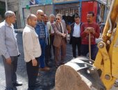 الوحدة المحلية لمركز أبوقرقاص بالمنيا تتابع أعمال الرصف بحى شرق المدينة