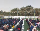 "كتف في كتف".. احتفالية لتوزيع كراتين رمضان على 350 أسرة بقرى أسوان