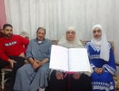 الحاجة زينب لم تكمل تعليمها.. وكتبت القرآن بخط يدها فى 365 يوما.. فيديو