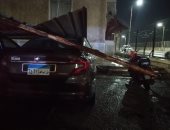 تهشم سيارات سقط عليها سقف جراج نتيجة سوء الأحوال الجوية في بورسعيد.. صور