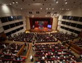 الداعية مصطفى حسنى خلال ندوته بجامعة حلوان: حب الوطن عبادة 