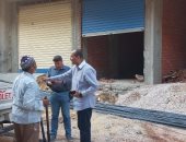 السكرتير العام المساعد لبنى سويف يوقف مخالفة بناء خلال جولة تفقدية بمركز ببا