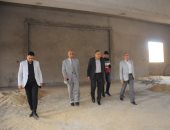 رئيس جامعة كفر الشيخ يتفقد إنشاء مبنى المدرجات المركزية لكلية الطب البيطرى