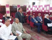 وكيل "تعليم الغربية" يجتمع بقيادات المديرية استعدادا لامتحانات "التيرم الثانى"